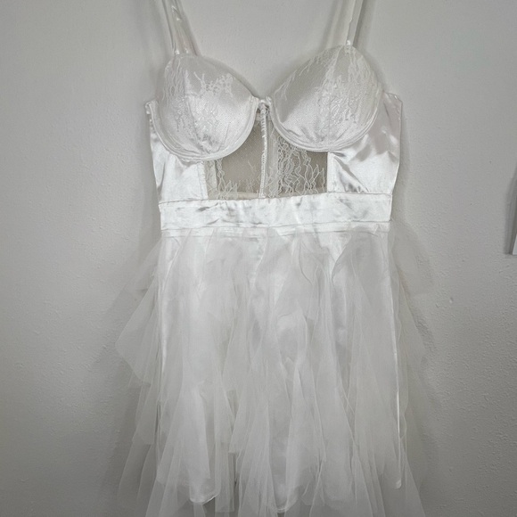 Lulu’s Women’s White Satin and Tulle Mini Dress Size Medium Bustier Style 32” - Picture 3 of 10